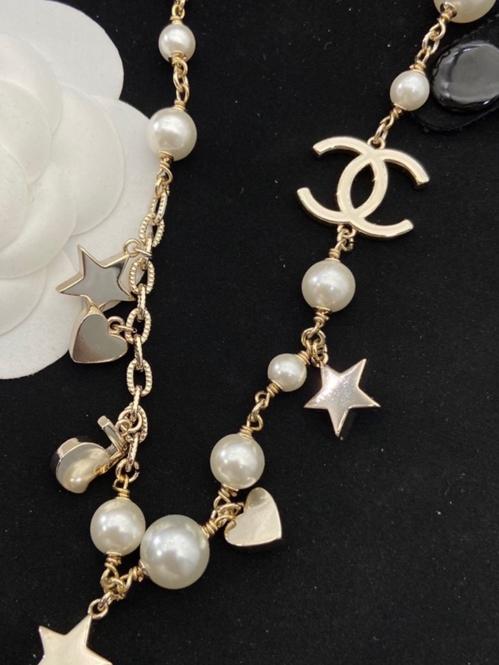 New complementary gift VIP/GWP CC Necklace - Picture 2 of 5